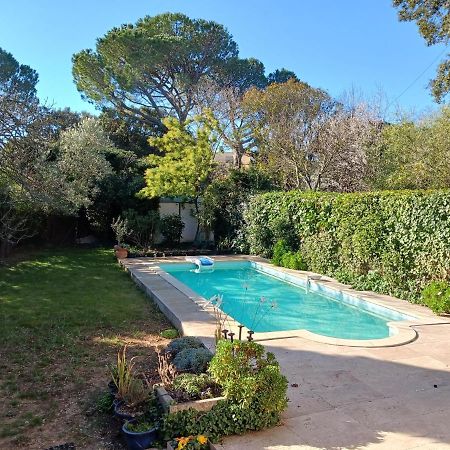 Studio Charmant Et Calme Villeneuve Les Avignon Entree Et Cour Independantes Climatisation Piscine Parking 外观 照片