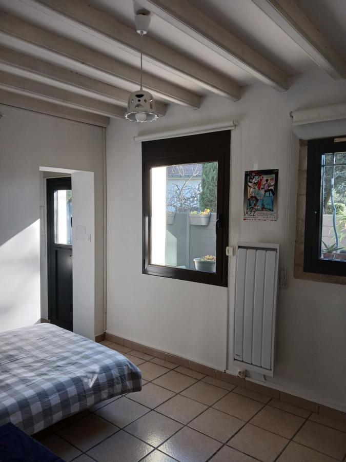 Studio Charmant Et Calme Villeneuve Les Avignon Entree Et Cour Independantes Climatisation Piscine Parking 外观 照片