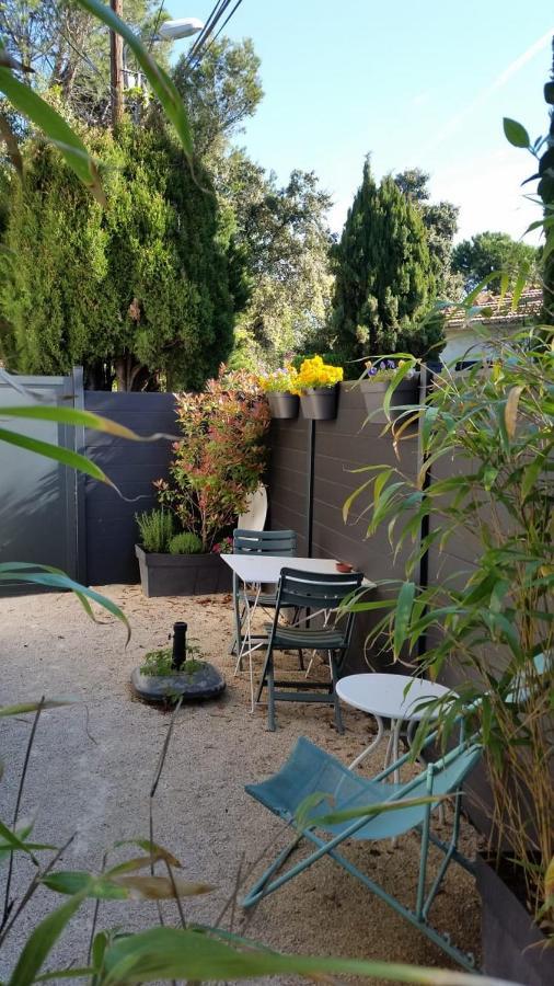 Studio Charmant Et Calme Villeneuve Les Avignon Entree Et Cour Independantes Climatisation Piscine Parking 外观 照片