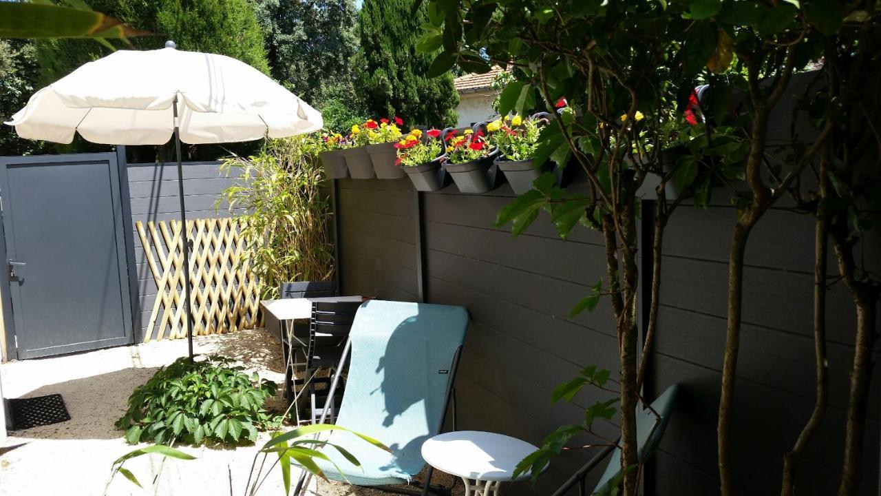 Studio Charmant Et Calme Villeneuve Les Avignon Entree Et Cour Independantes Climatisation Piscine Parking 外观 照片