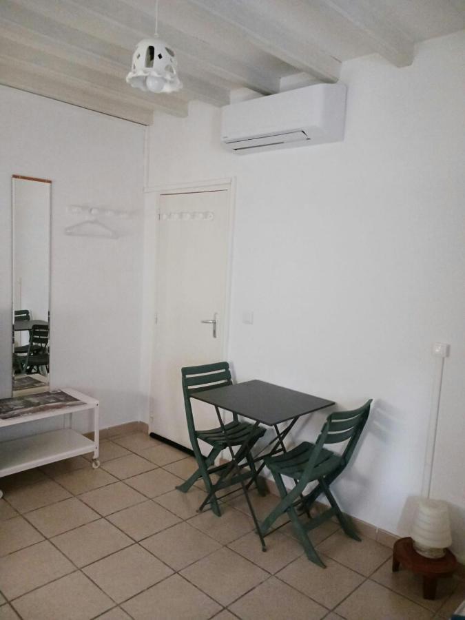 Studio Charmant Et Calme Villeneuve Les Avignon Entree Et Cour Independantes Climatisation Piscine Parking 外观 照片